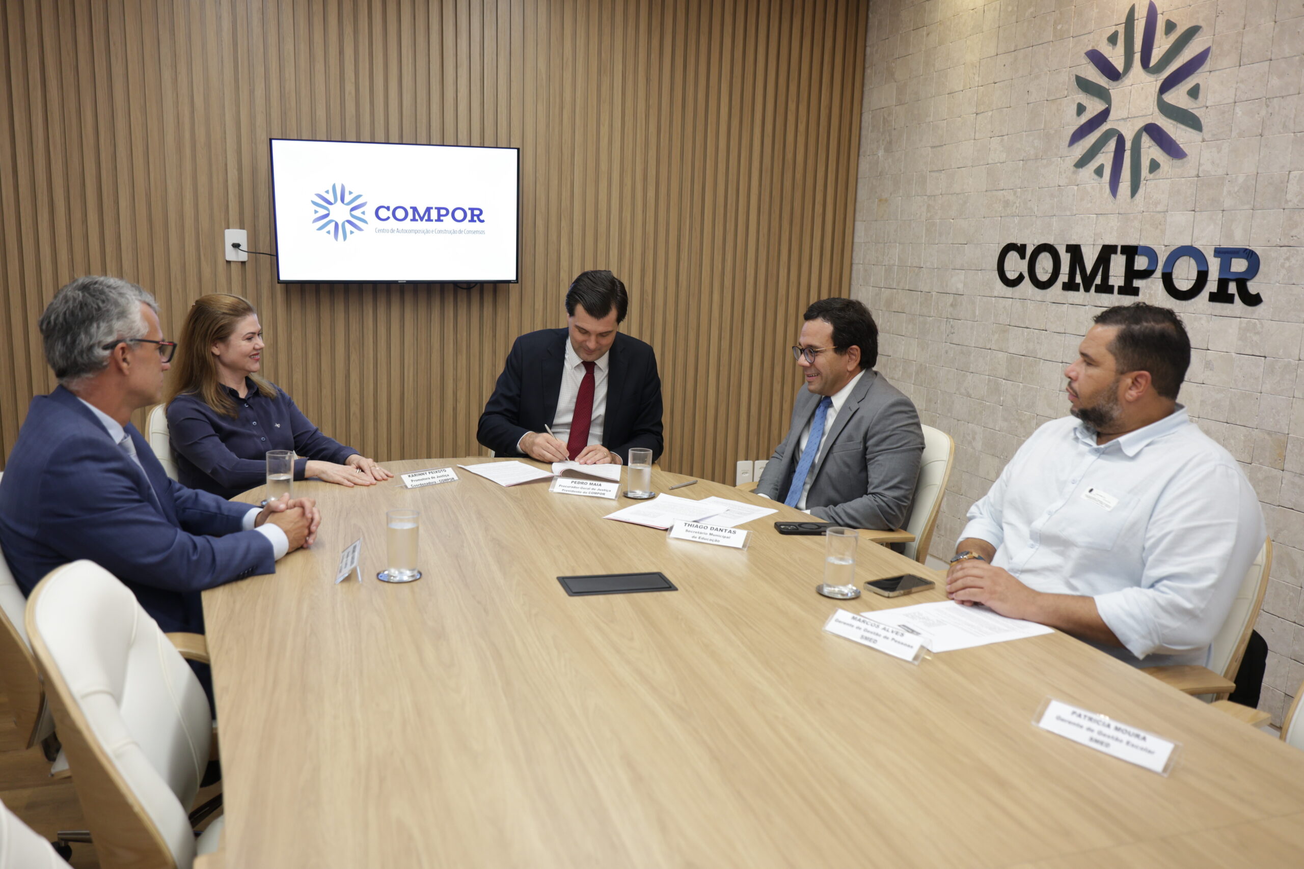 MP e prefeitura firmam pacto sobre escolas municipais da capital